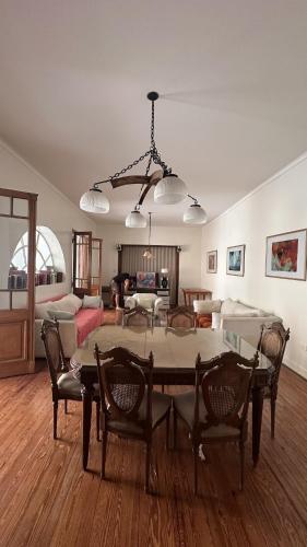Amorrortu's House - Spacious House Meters Away from Palermo in Colegiales