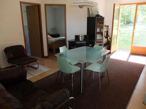 Holiday Home Gemütliches Ferienhäuschen im Grünen mit Terrasse by Interhome (Holiday Home Gemutliches Ferienhauschen im Grunen mit Terrasse by Interhome) in Mezos ciems