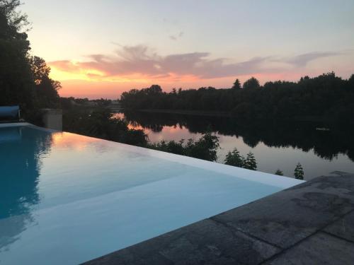 Holiday Home Schloss mit Überlaufpool an der Dordogne by Interhome (Holiday Home Schloss mit Uberlaufpool an der Dordogne by Interhome) in Saint-Seurin-De-Prats