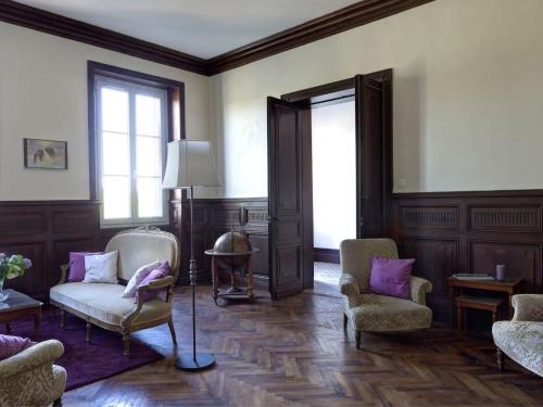 Holiday Home Schloss mit Überlaufpool an der Dordogne by Interhome (Holiday Home Schloss mit Uberlaufpool an der Dordogne by Interhome) in Saint-Seurin-De-Prats