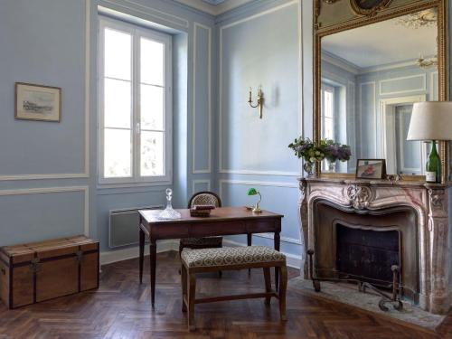 Holiday Home Schloss mit Überlaufpool an der Dordogne by Interhome (Holiday Home Schloss mit Uberlaufpool an der Dordogne by Interhome) in Saint-Seurin-De-Prats