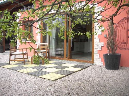 Holiday Home Ruhiges Ferienhaus mit Garten an der Weinstraße by Interhome – khách sạn tại Scherwiller