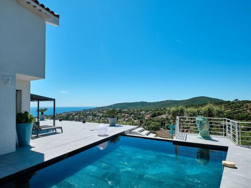 Holiday Home Villa 259 mit Meerblick- Pool und Jacuzzi by Interhome