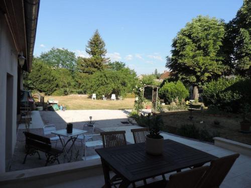 Holiday Home Villa Roland in Burgund 125m2 4 Sterne by Interhome in 沙尼