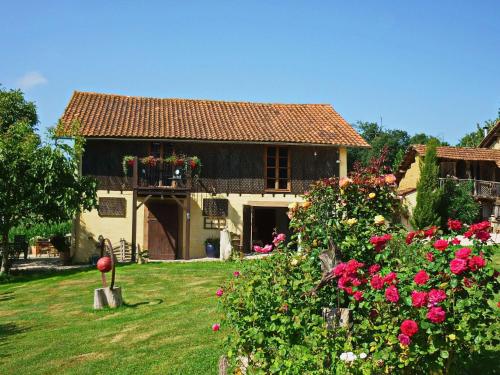 Holiday Home in Sarraguzan mit Privatem Pool by Interhome in Fontrailles