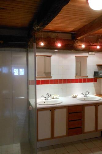Holiday Home Gîte de Chapelèche Les Châtaigniers für 7 Pers- by Interhome (Holiday Home Gite de Chapeleche Les Chataigniers fur 7 Pers- by Interhome) in Gluiras