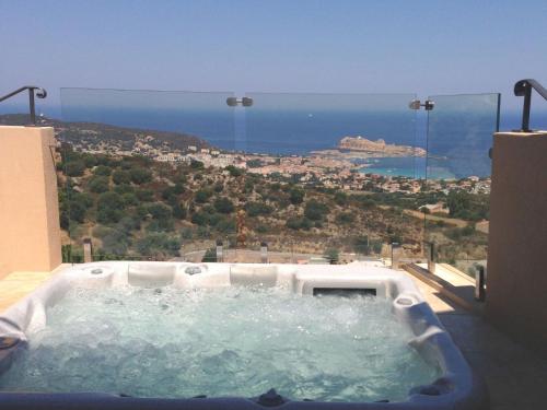 Holiday Home Casa Alimea mit Spa und herrlichem Meerblick by Interhome in Monticello