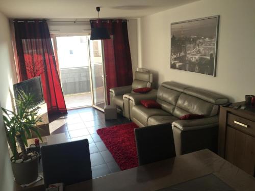 Apartment SCHÖNE T3 MIT SÜDTERRASSE by Interhome