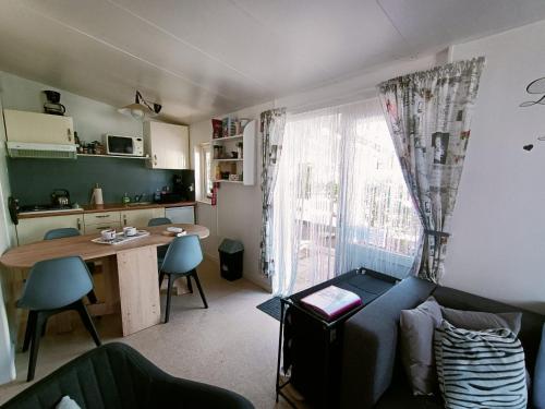 Holiday Home Chalet B10 Yemanisi in der Dordogne by Interhome in Saint-Saud-Lacoussiere