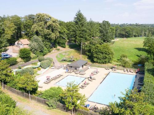 Holiday Home Chalet B10 Yemanisi in der Dordogne by Interhome in Saint-Saud-Lacoussiere