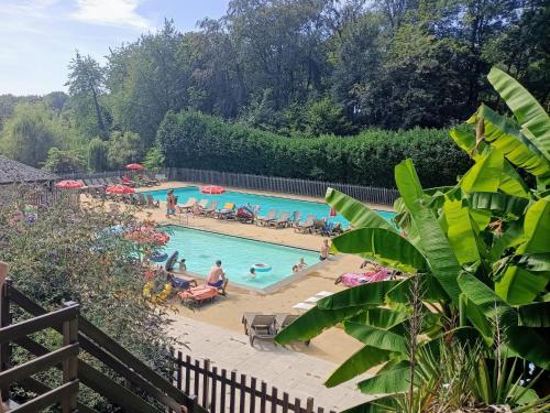 Holiday Home Chalet B10 Yemanisi in der Dordogne by Interhome in Saint-Saud-Lacoussiere