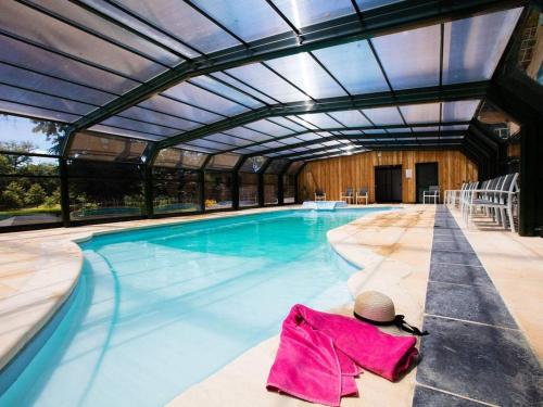 Holiday Home Chalet B10 Yemanisi in der Dordogne by Interhome in Saint-Saud-Lacoussiere