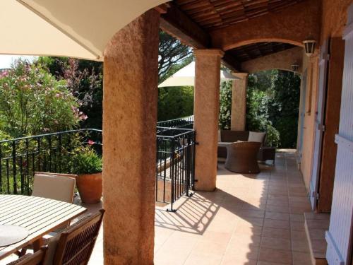 Holiday Home Charmante Villa mit Pool und Golfplatz by Interhome in Saint-Raphael
