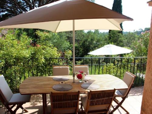 Holiday Home Charmante Villa mit Pool und Golfplatz by Interhome in Saint-Raphael