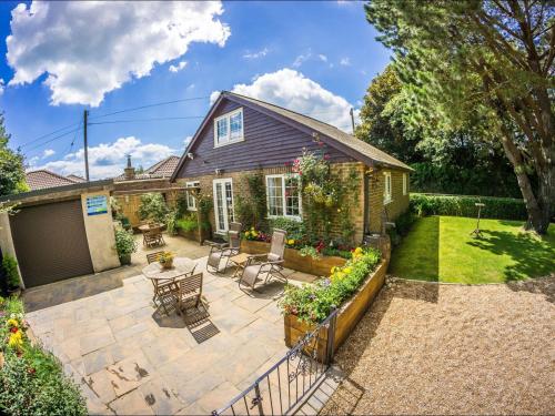 Holiday Home Schönes Ferienhaus in Hastings mit Whirlpool- Terrasse und Garten by Interhome – khách sạn tại Ore