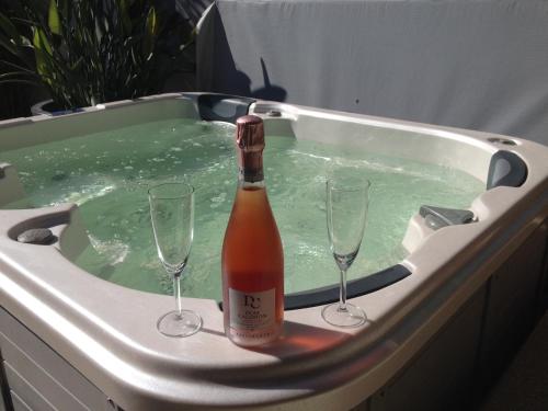 Chambres d'hotes Deluxe Jacuzzi Mas de l'Etoile - 온수 욕조