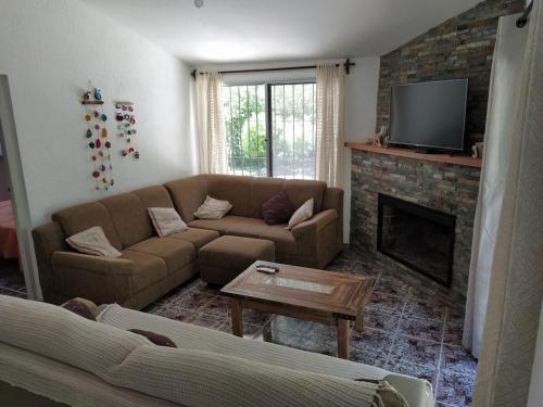 Casa con piscina climatizada, balneario Bella Vista , Piriápolis