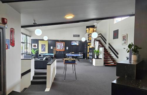 sala de TV, Fiordland Hotel in Te Anau