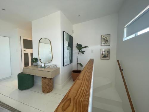 Stylish house in quiet neighbourhood - image 13