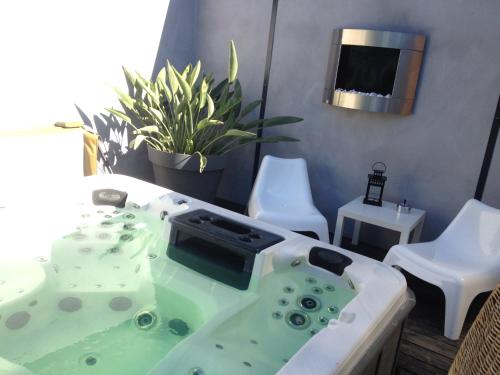 Chambres d'hotes Deluxe Jacuzzi Mas de l'Etoile - image 11