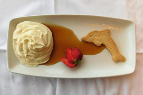 Cullen Bay Hotel - image 7