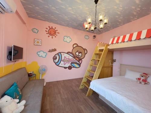 1 double bed, 1 twin bed