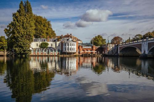 Kingston upon Thames Hotels