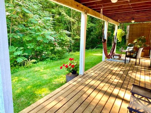 Lynn Canyon Forest Retreat – khách sạn tại Bắc Vancouver