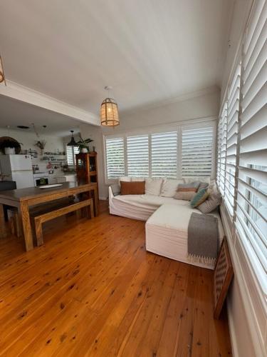 Manaia - A little bach near the beach in Moruya