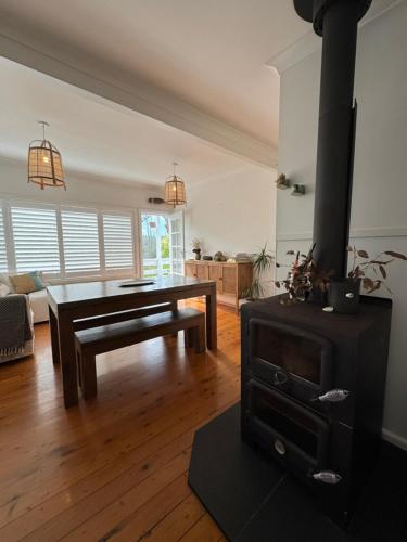 Manaia - A little bach near the beach in Moruya