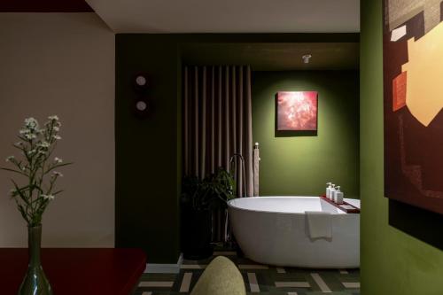 AVA Senses Hotel Hồ Nghinh - Mỹ Khê Beach by AVA LAND - image 5