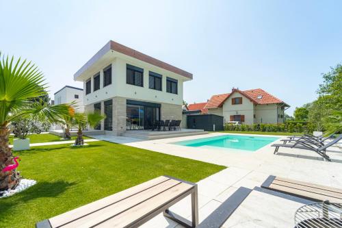 Keszeg Villa Zamárdi – khách sạn tại Szantod