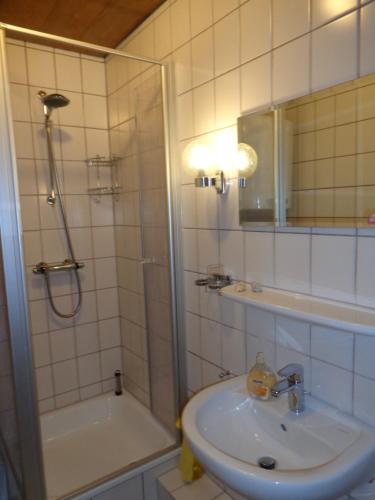 Bathroom, Haus Utspann in Leck