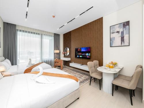 Luxury Studio with Private Jacuzzi at Business Bay - image 9