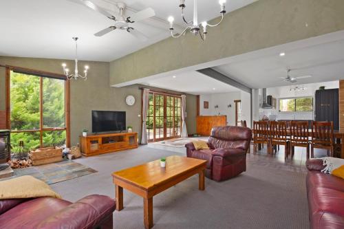 Otway bush barn retreat on 3 acres - pet friendly in Gellibrand