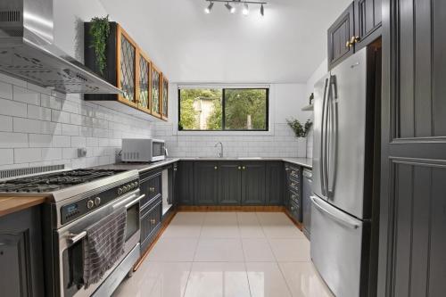 Otway bush barn retreat on 3 acres - pet friendly in Gellibrand
