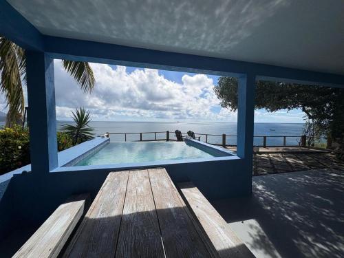 Skats, Villa Paradiso in Kittian Village