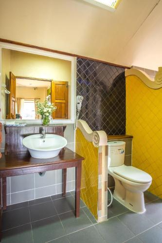 room detail thumbnail 2