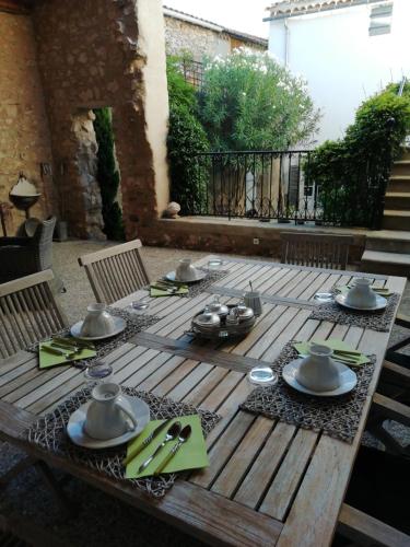 La maison de la fontaine in Villeneuve-Minervois