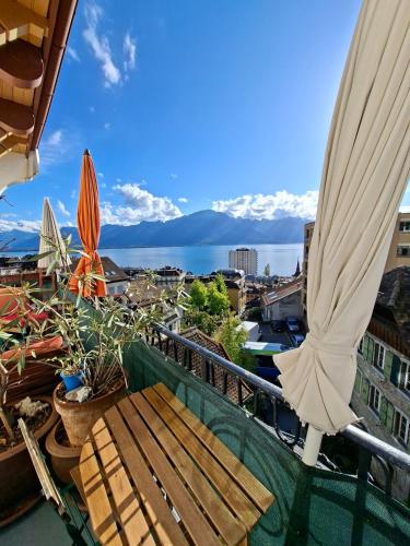 Room with splendid lake view in Montreux city center in Montreux, Schweiz