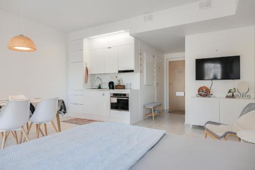 QnQ studio apartment in Pukinmäki