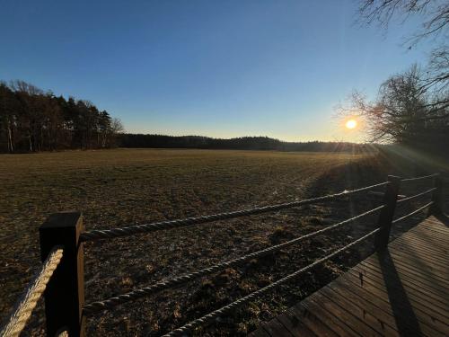 A környék, Maringotka uprostřed divočiny (Maringotka uprostred divociny) in Nove Hrady U Skutce
