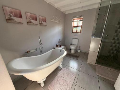 Banyo, The Owls Inn Country Villa's in George Central