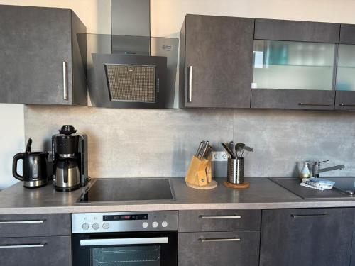 virtuve, Moderne Ferienwohnung am Thuringer Wald perfekt fur Familien, Paare & Urlaub mit Hund, mit Sauna & B in Georgenthal (Thuringia)
