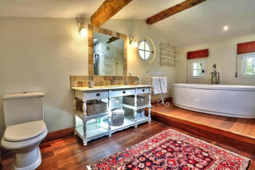 Chambre d'hôtes spacieuse, salle de bain privative (Chambre d'hotes spacieuse, salle de bain privative) in Saint-Michel-De-Fronsac