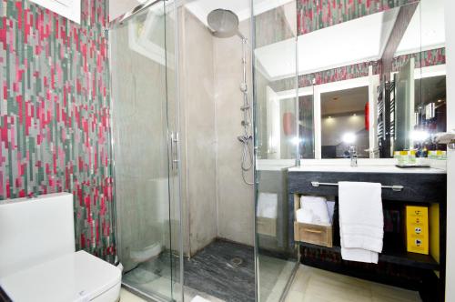 The Zentral Arenal Suites - image 3