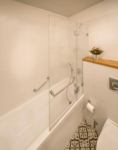 Superior Double or Twin Room image 4