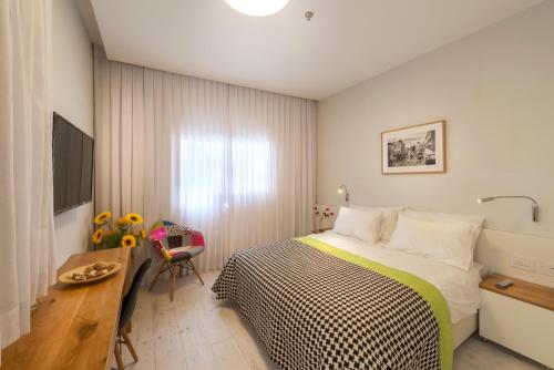Superior Double or Twin Room image 6