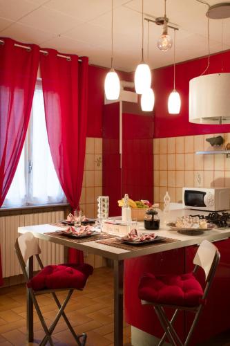 2 bedrooms, 4 beds