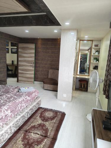 Daddy Homestay Luxury Apartment Near Mg Marg 4 bhk - image 3